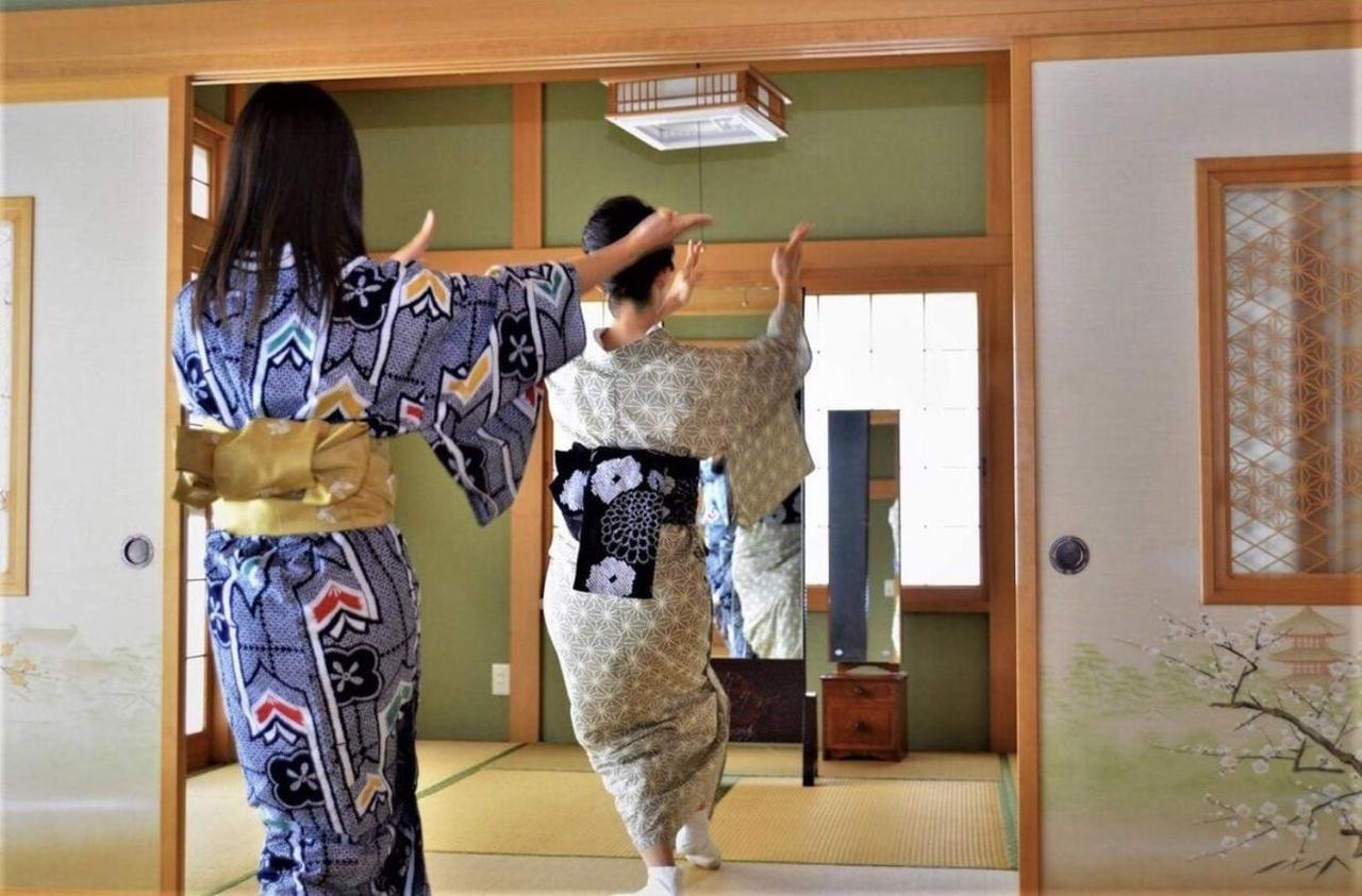 青森伝統芸能を楽しめる繭子の宿 Хатинохе Экстерьер фото