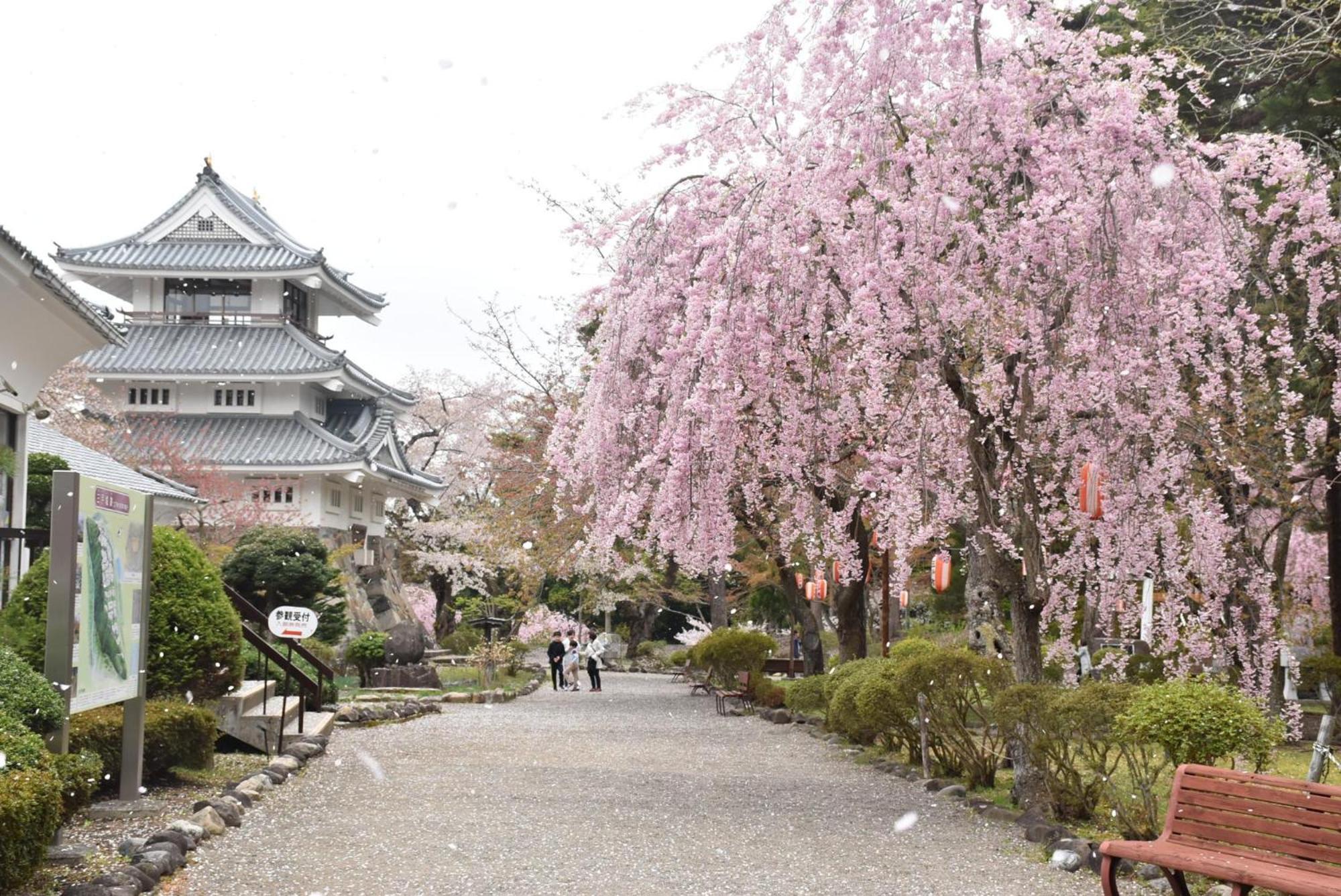 青森伝統芸能を楽しめる繭子の宿 Хатинохе Экстерьер фото